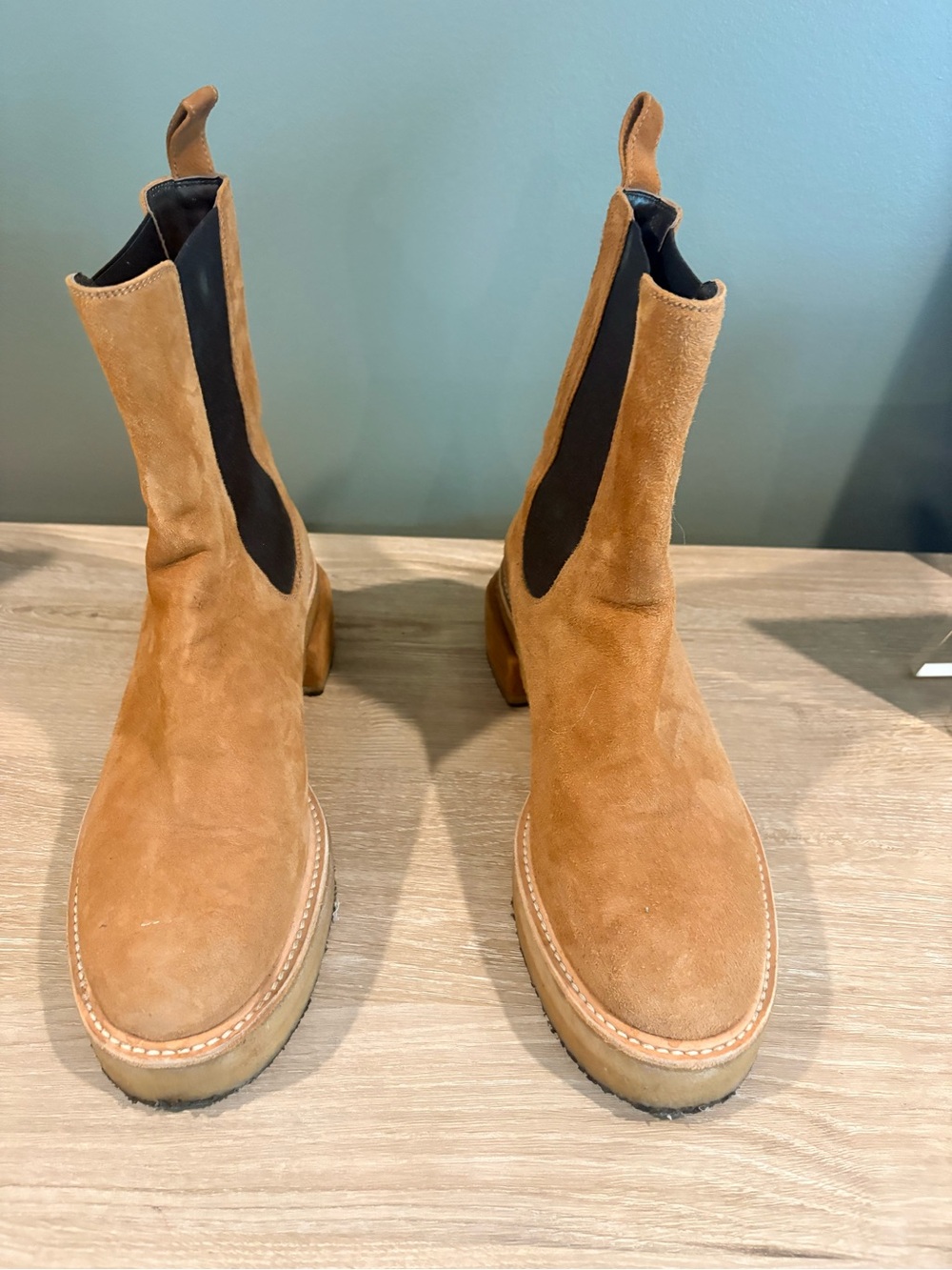 Frame Le Canon Platform Chelsea Boots